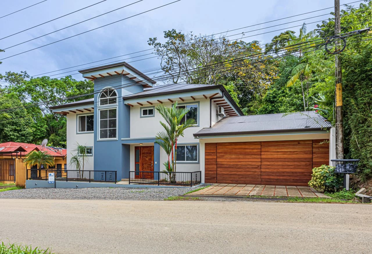 Happy Daze in Uvita: Commercial Building Opportunity in the Heart of Uvita. On Creek with Beautiful Jungle View - photo 22