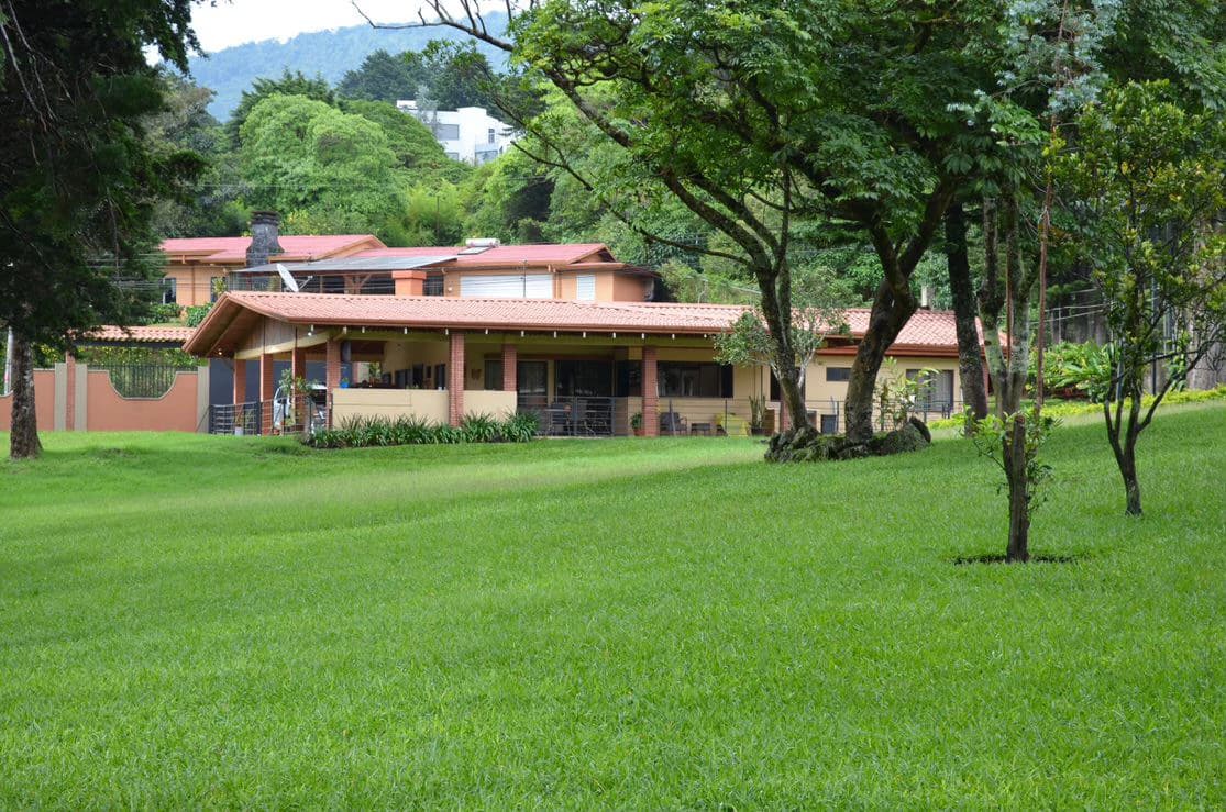 Residencial El Castillo: Property for sale with 2 houses and 3400 sqm2 of land