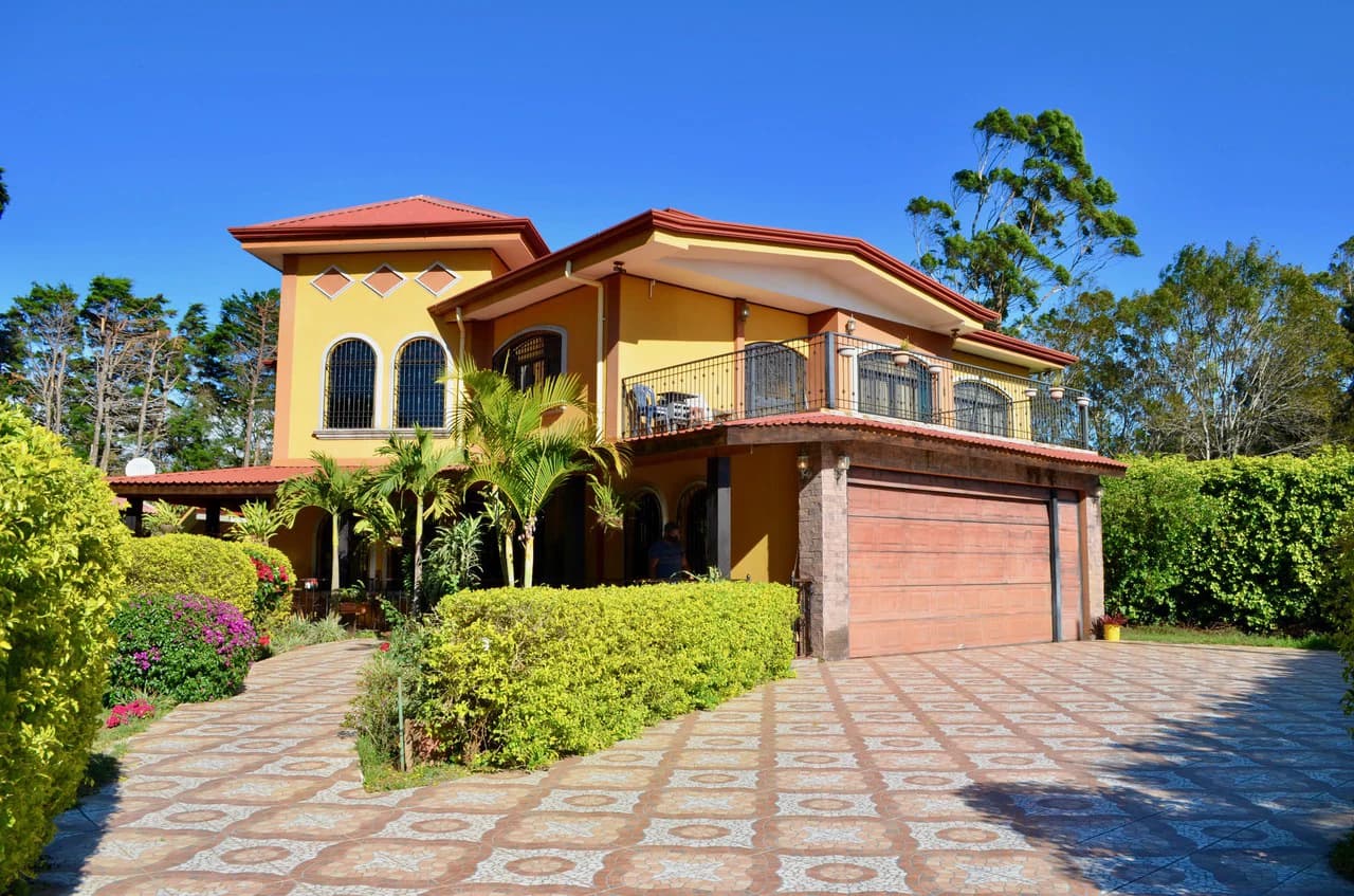 Countryside and Mountain House For Sale in San pablo