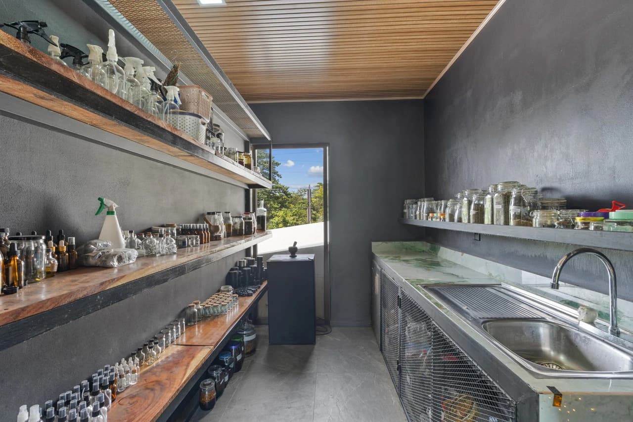 Rare Residential + Commercial: Investment Combo on Key Corridor - photo 10