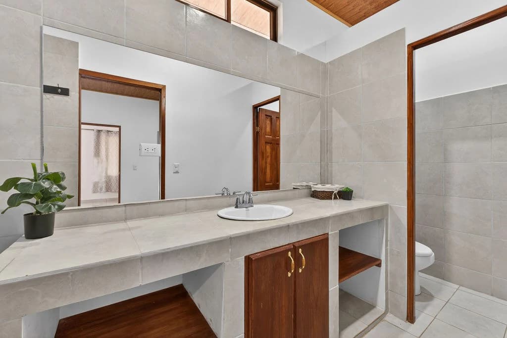 Villa Los Monos: High-Income 9-Unit Rental Property Near Playa Grande - photo 20