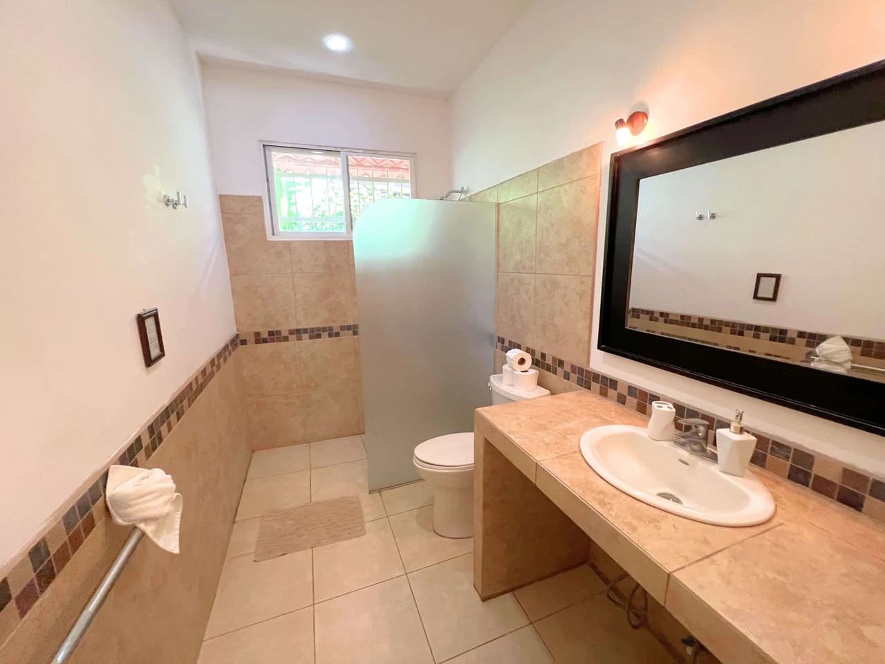 Santa Teresa 2 Bedroom House + 6 Rental Apartments: A Multi Unit Vacation Rental with Pool & Steps from the beach - photo 8