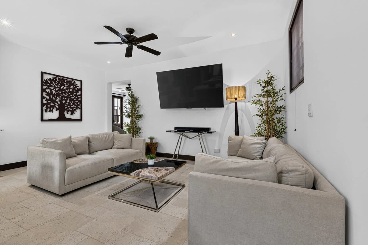 16 Avenida La Antigua: Renovated Turn- Key Living in the Heart of Las Catalinas - photo 2