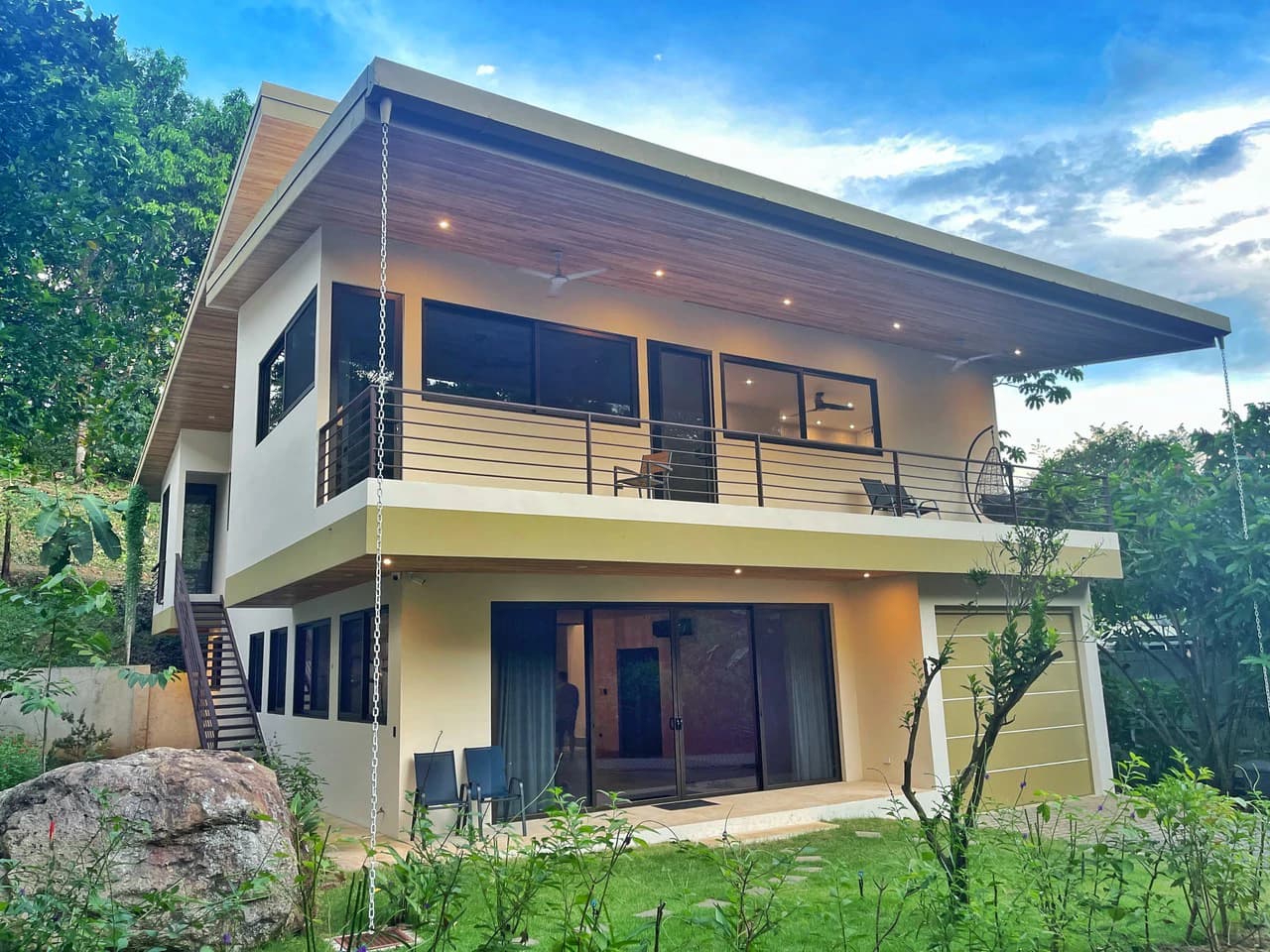 La Ecovilla Casa Colibri: Beautiful Modern Eco Village Dream Home