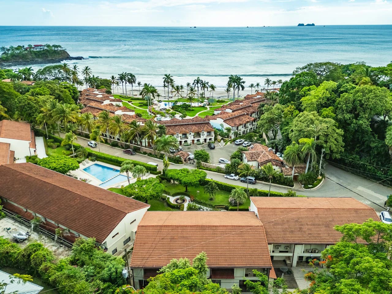Villas Flamingo #5: Ocean View Condo Steps to the Beach