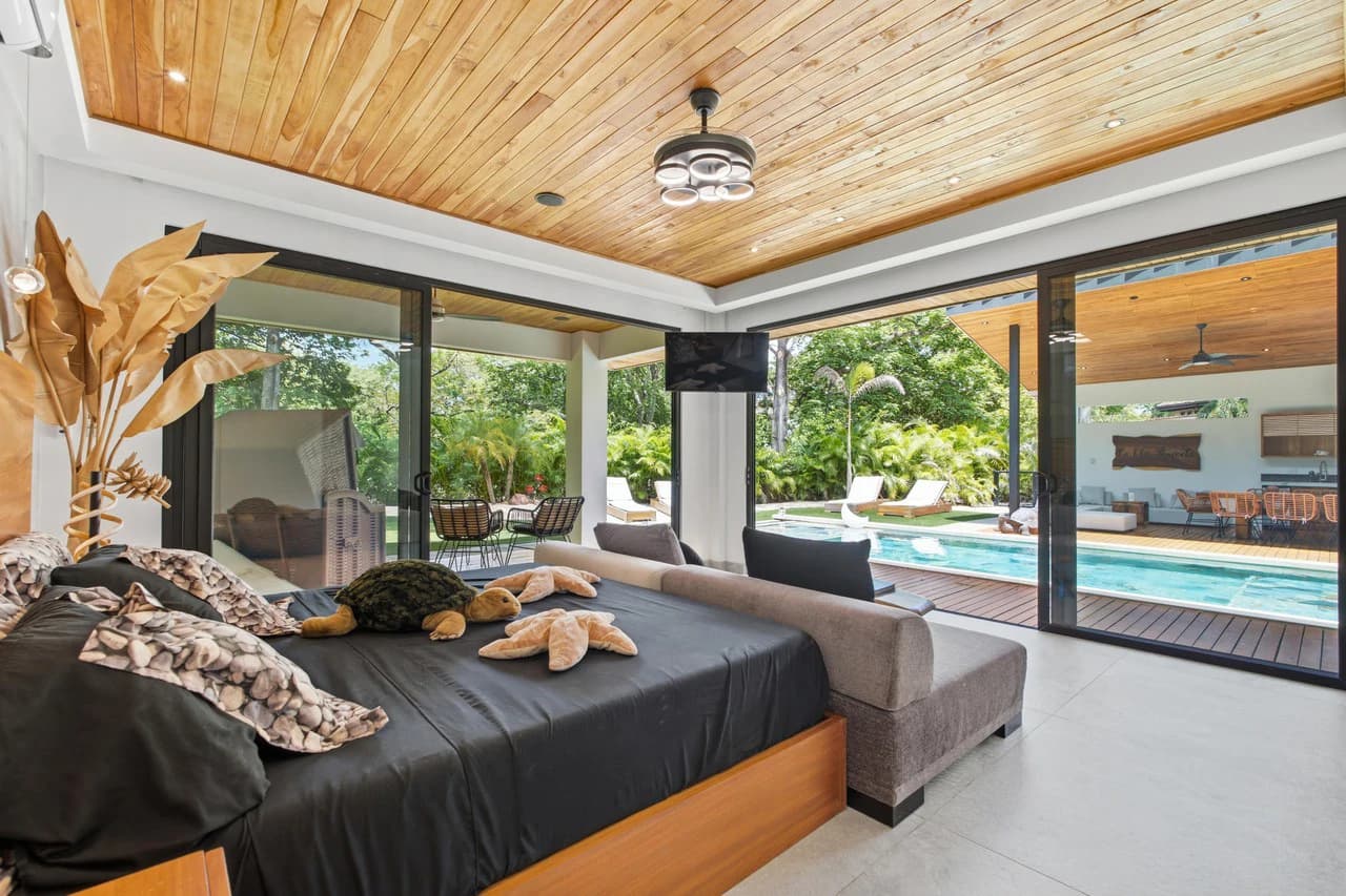 Casa La Ola Perfecta: Luxury 5-Bedroom Home with Pool, short walk to the Beach in Hacienda Pinilla - photo 17
