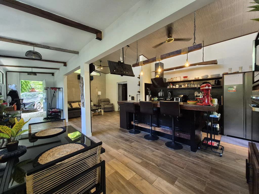 Casa Matteo: Family Comfort with Guest House and Pool, Just 5 Minutes from Carrillo Beach - photo 4