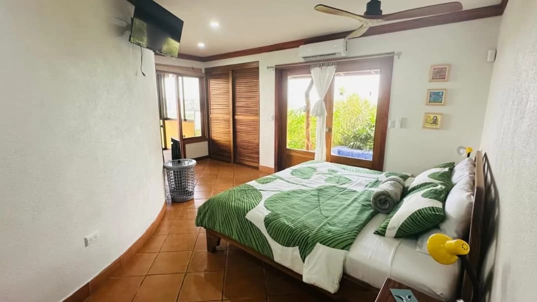 Pura Vida Costa Rica: Lake and Volcano view home, Garage and Guest Apartment - photo 11