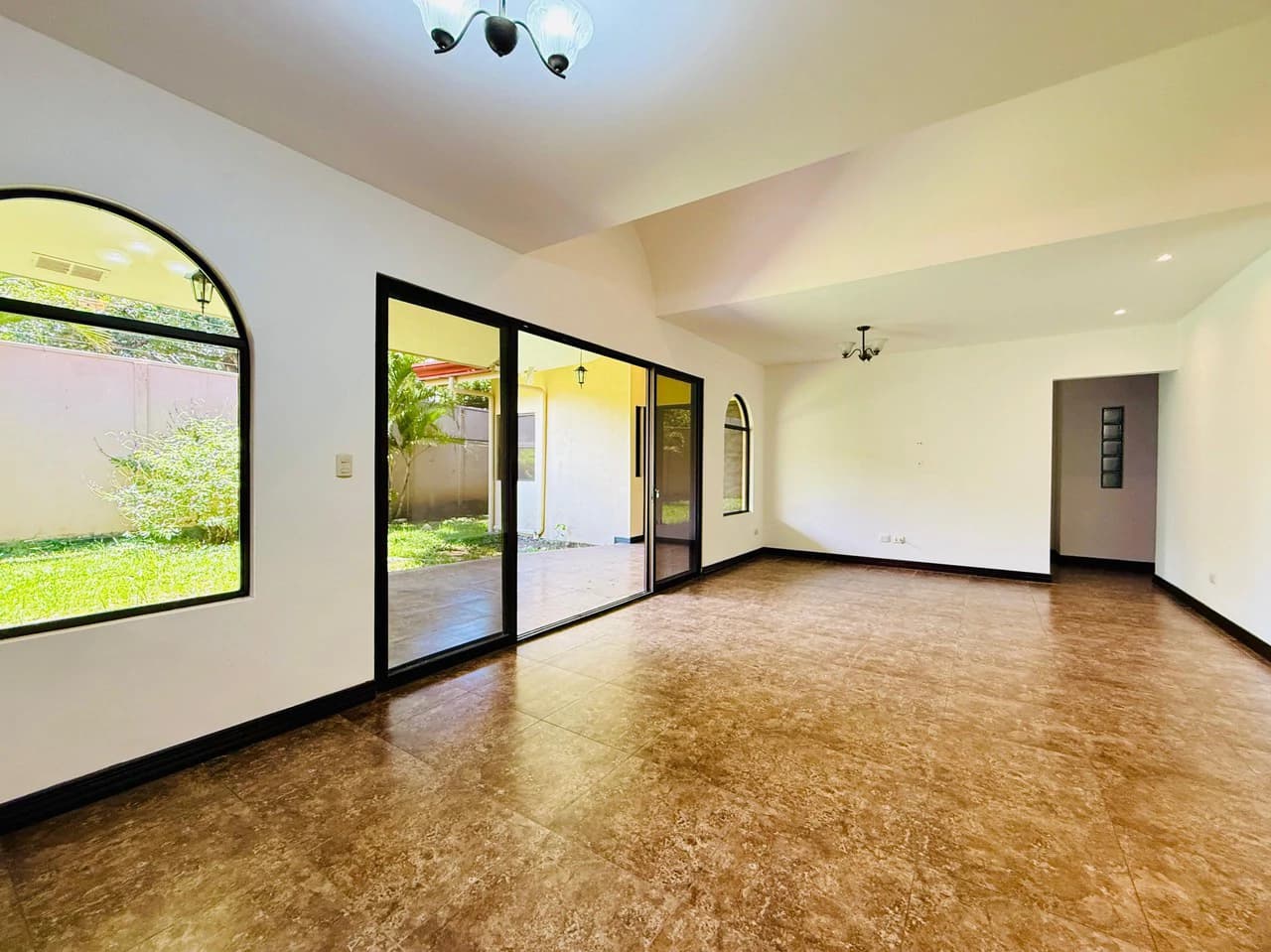 House for sale with garden in Brasil de Santa Ana Costa Rica - photo 3