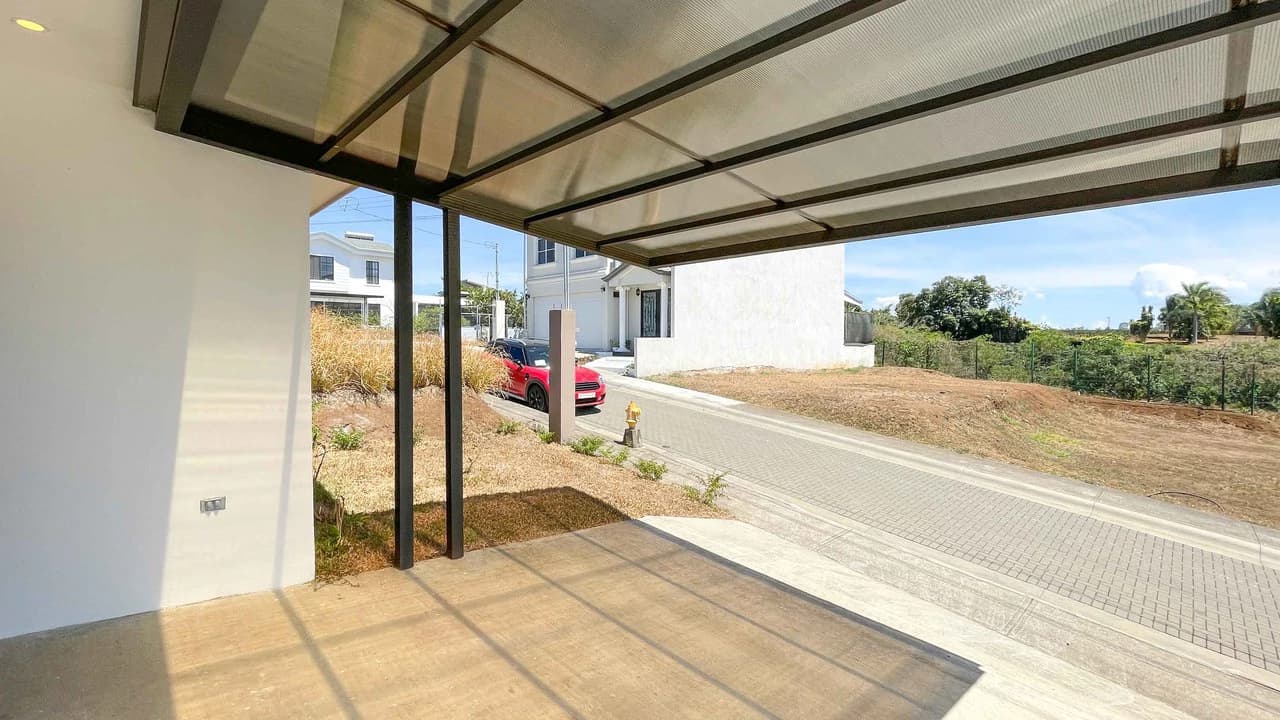 Charming New House for Sale in Gated Community - photo 9