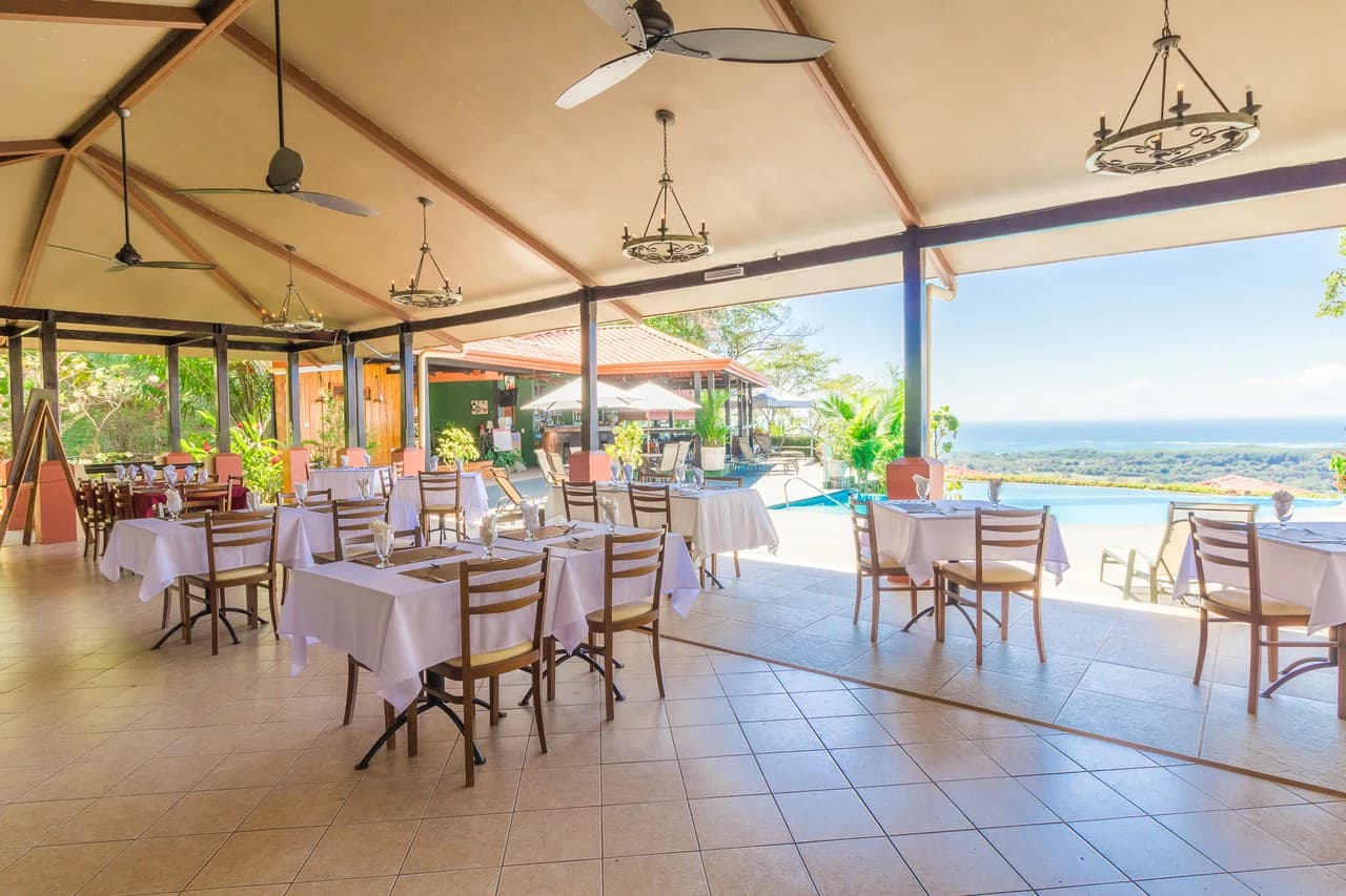 Popular 20-room Boutique hotel /retreat. Stunning ocean views - photo 8