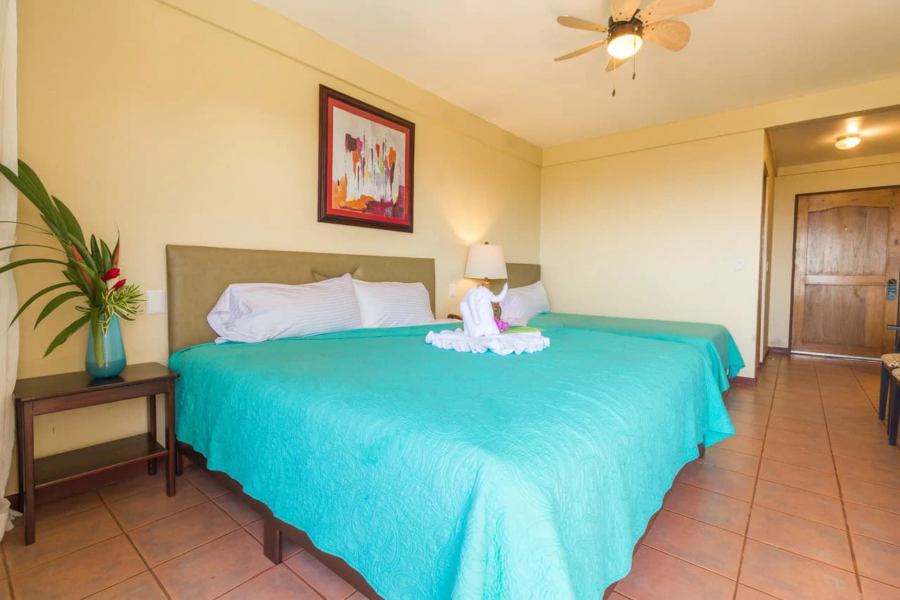 Popular 20-room Boutique hotel /retreat. Stunning ocean views - photo 44