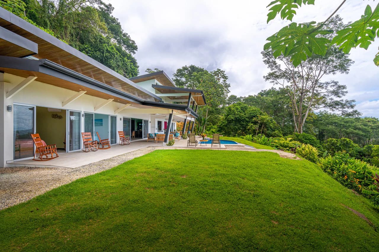 Luxury Ocean View Retreat Overlooking the Whale’s Tail – Proven Rental in Gated Enclave - photo 10