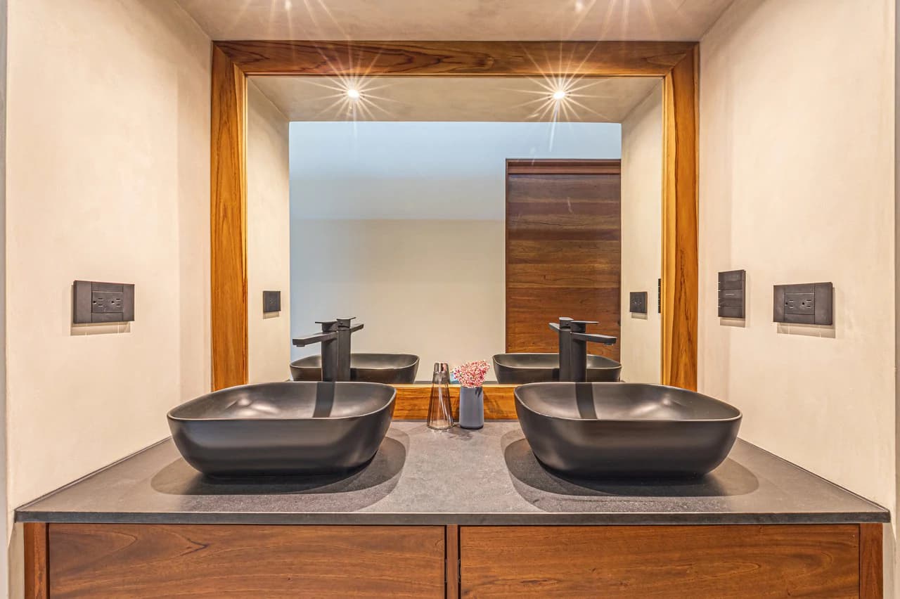 Casa Koules: Architectural 5-Bedroom Oceanview Estate in Prestigious Costa Verde Estates - photo 8