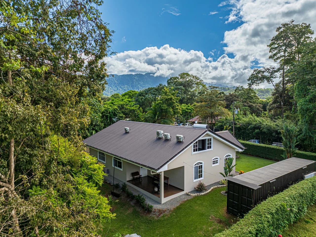 Exceptional 5-Bedroom Residence on Los Laureles Street – Prime Location & Versatile Layout - photo 35