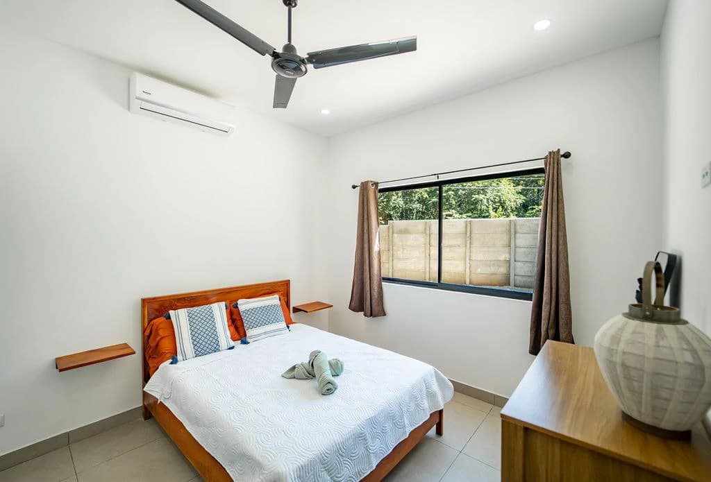 Casa Quetzal del Bosque: Turnkey Tropical Living with Income Potential – Just 5 Minutes from Carrillo Beach - photo 10