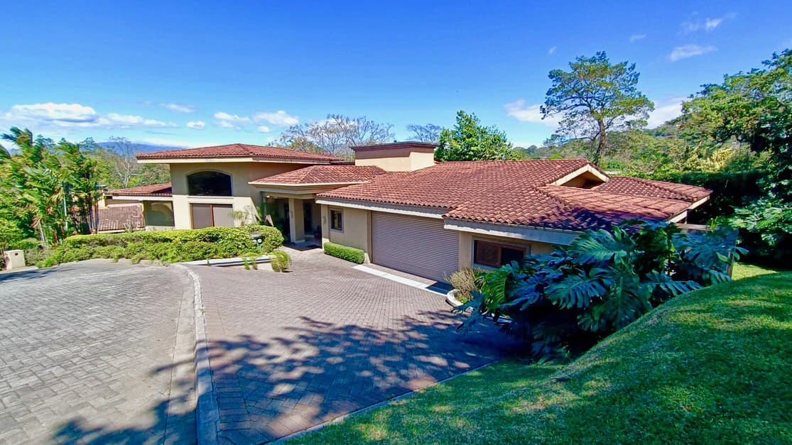 Condominio Jaragua: One story luxury house for sale in Ciudad Colon, Costa Rica