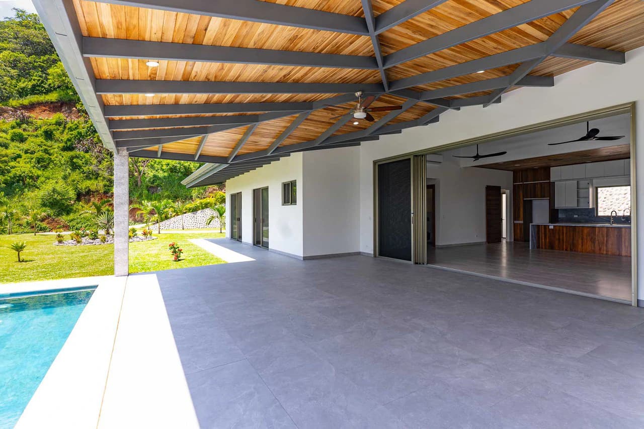 New Single-Story Home for Sale in Las Rocas, Atenas – Pool, Jacuzzi & Panoramic Views - photo 35