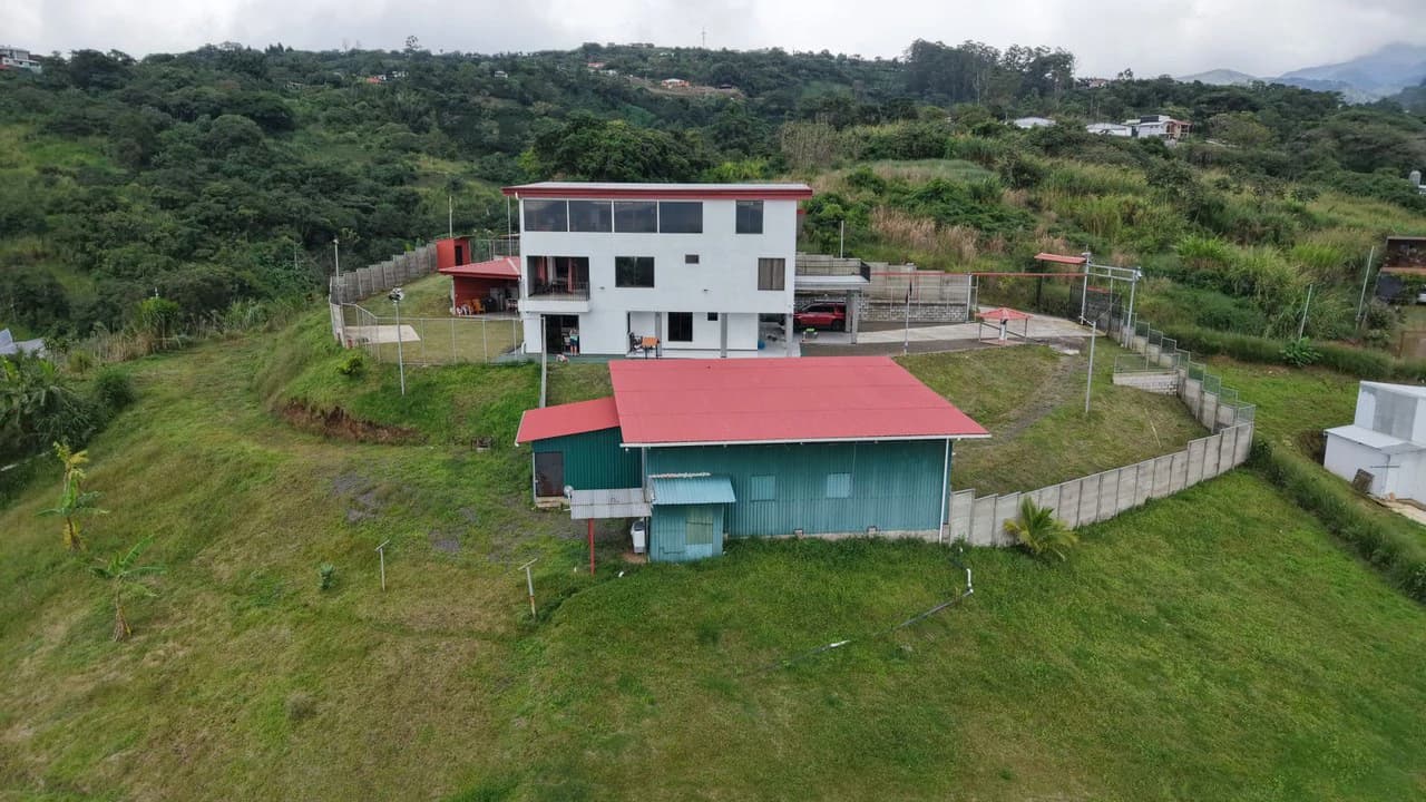 Casa Vista!: 3 level Cityview Hilltop Estate + 27,980m2 - photo 15
