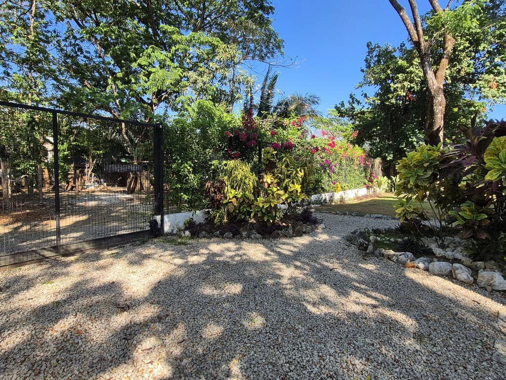 Casa Joya: Turnkey Modern Home with pool – Prime Location & Rental Income - photo 31