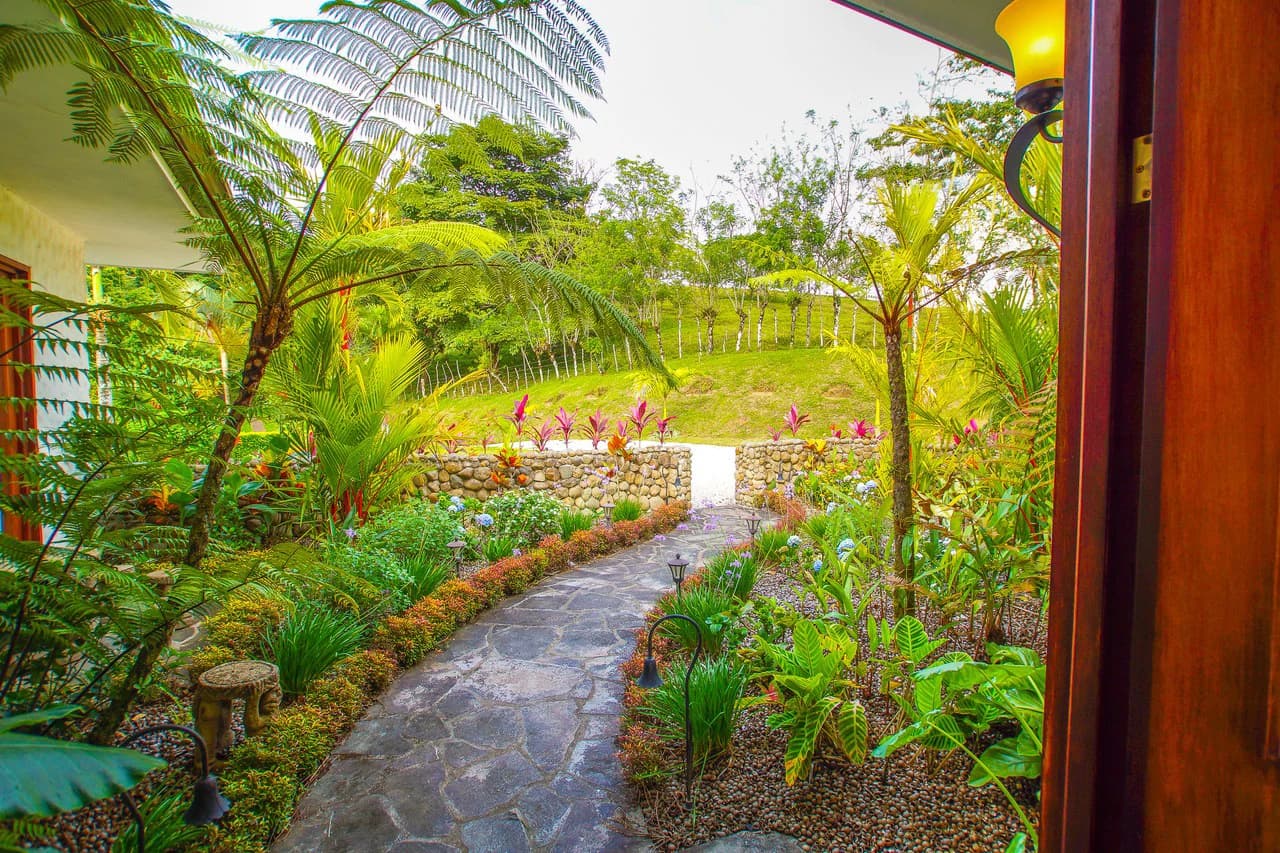 Luxury Vacation Rental Villas for Sale with Amazing Views of Lake Arenal - photo 10