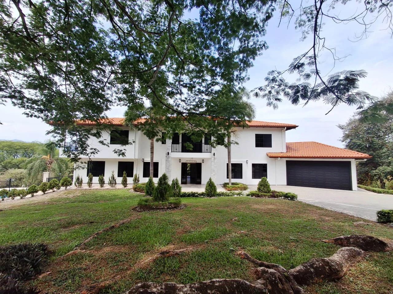 Move - In Ready Mansion: Impressive Luxury Smart Home with Pool - photo 17