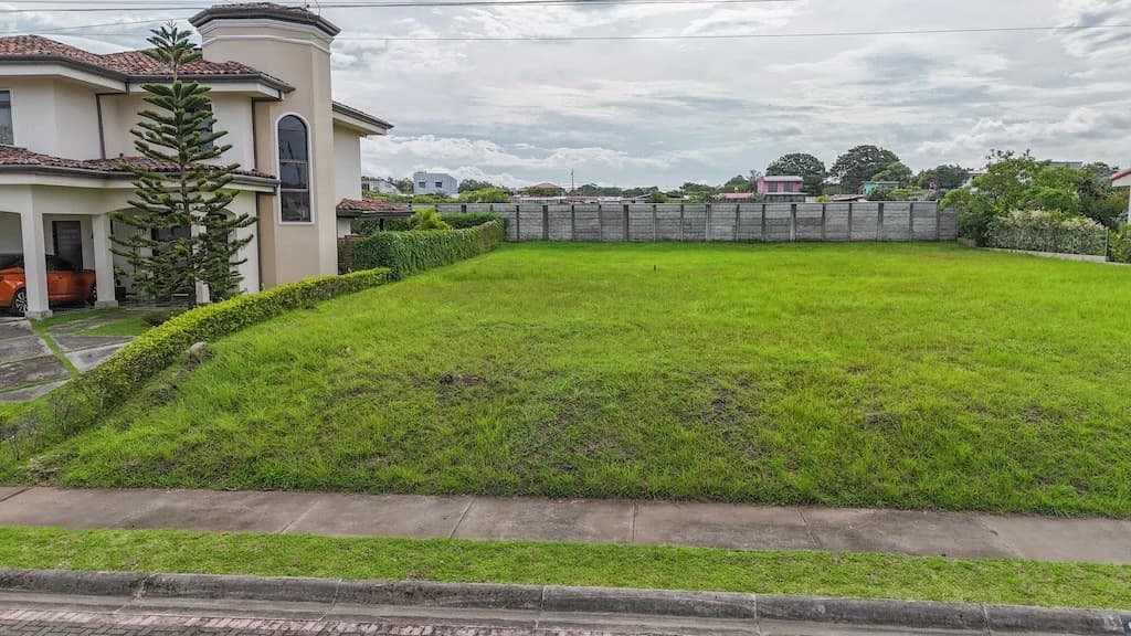 Terreno de 517m2 en Condominio Los Castillos, La Guácima: Home Construction Site For Sale in La Guácima