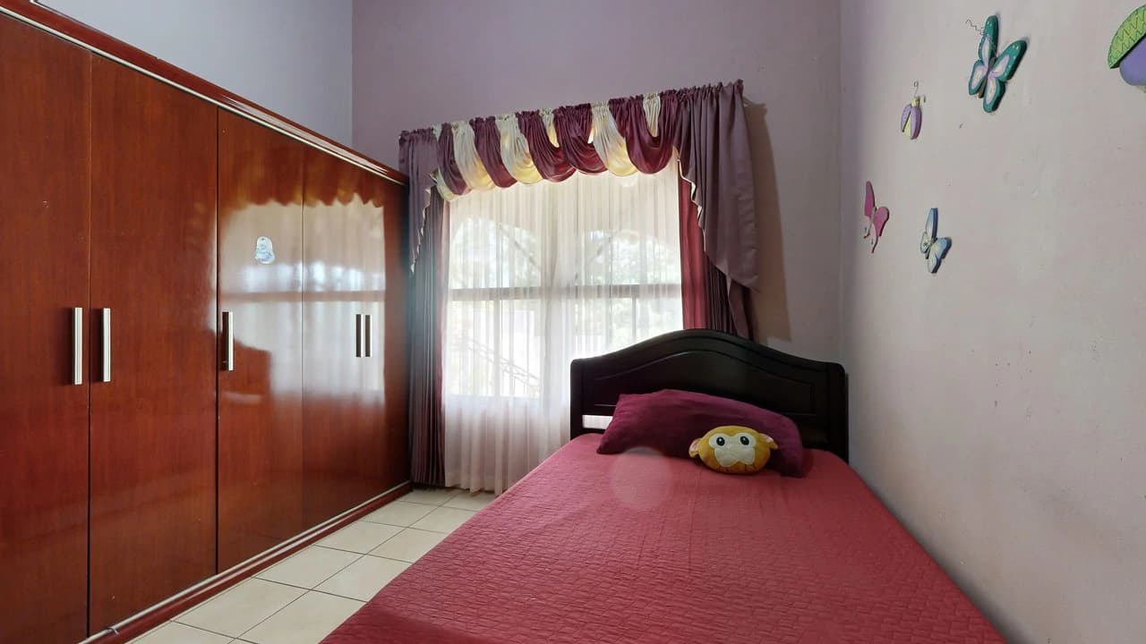 Spacious 5-Bedroom Colonial Home with 4 Bathrooms | La Bonita, Rivas - photo 22
