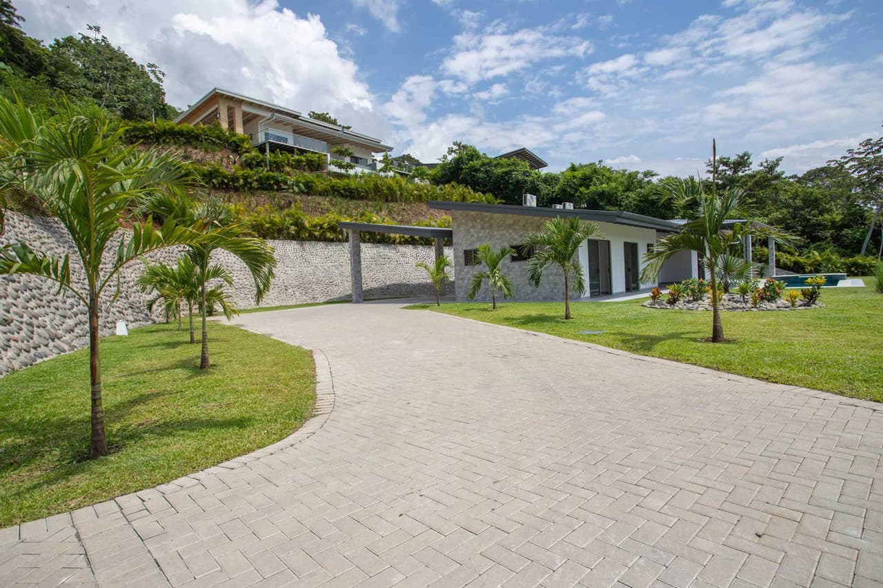 New Single-Story Home for Sale in Las Rocas, Atenas – Pool, Jacuzzi & Panoramic Views - photo 26