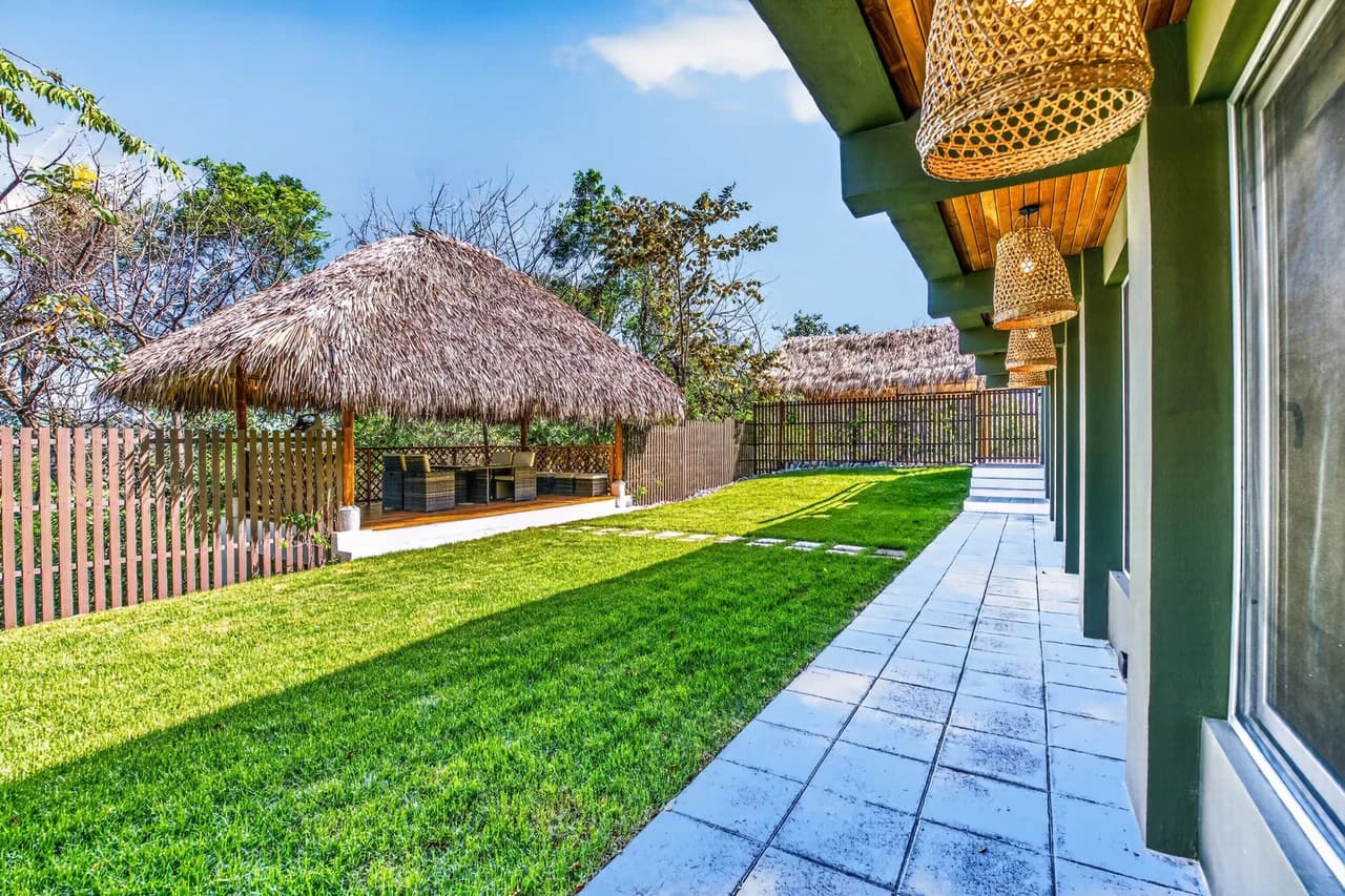 Casa Pochote: Artisan Luxury Villa Near Tamarindo | Pool, Jacuzzi & Langosta Beach Club Membership Included - photo 54