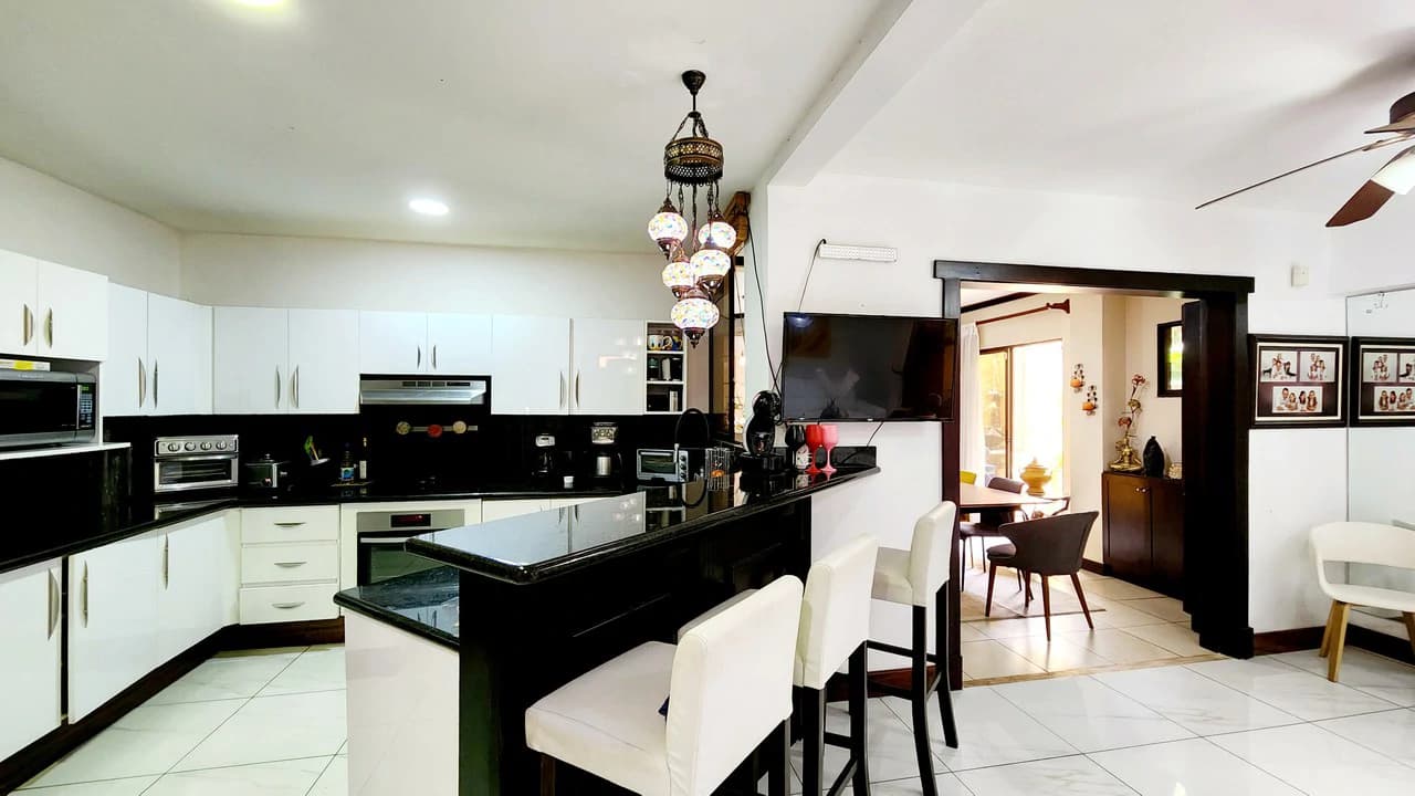 House For Sale in Llorente - photo 10