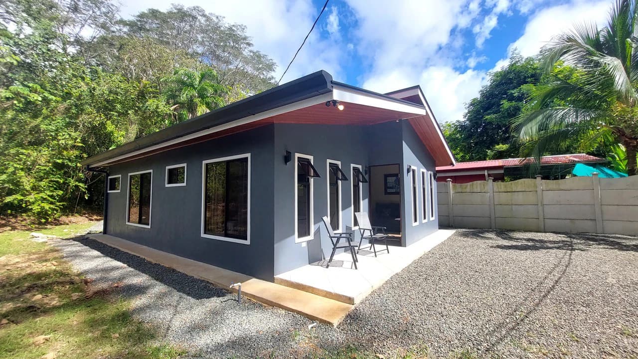Affordable Home in Hatillo – Just 5 Minutes from Playa Dominical & Playa Linda: House For Sale in Hatillo