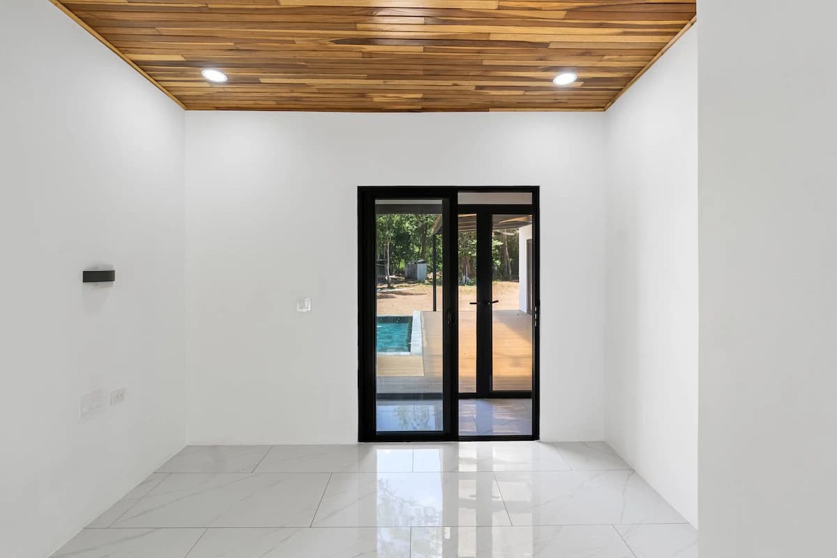 Casa Solana: Brand-New Modern Home in Palm Beach Estates, 2-Minute Walk to the Beach! - photo 10