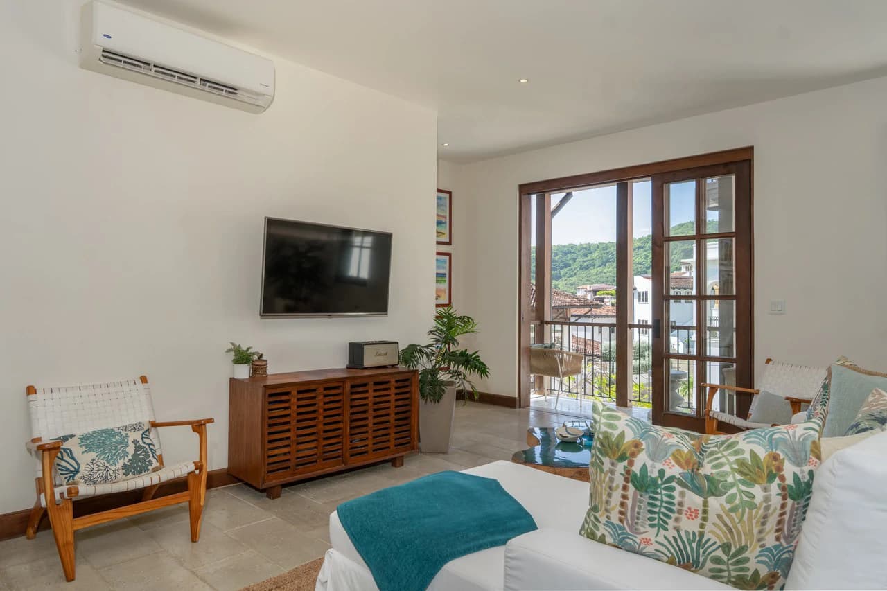 Casa Acuarela: Steps from the Beach & Beach Club, Impeccable 4-Bedroom Home in Las Catalinas - photo 3