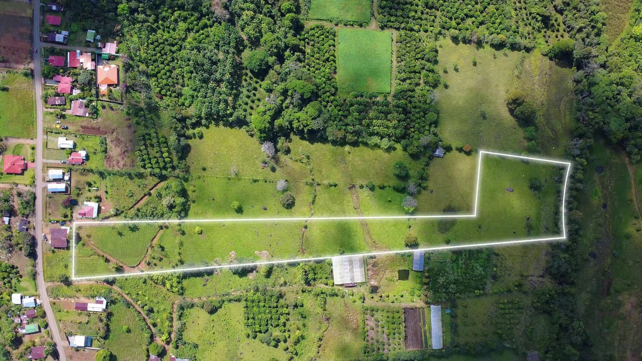 Countryside Home Construction Site For Sale in Paraíso de Cajón