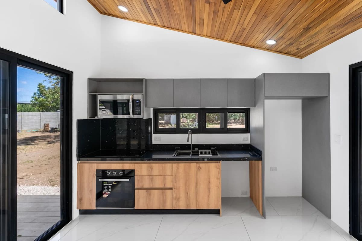 Casa Solana: Brand-New Modern Home in Palm Beach Estates, 2-Minute Walk to the Beach! - photo 7