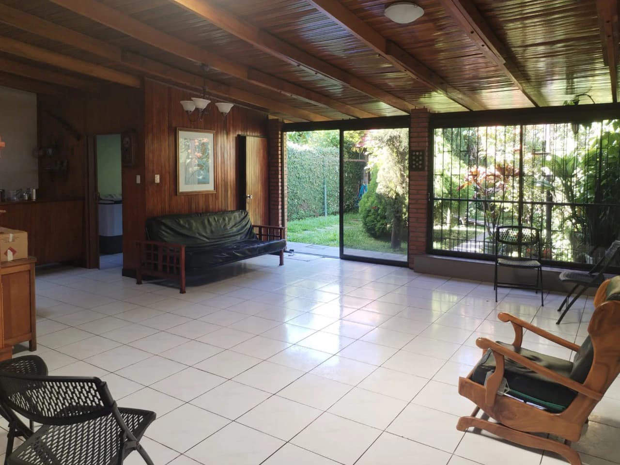 House in Grecia center just 100m from the Plaza Grecia Mall - photo 2