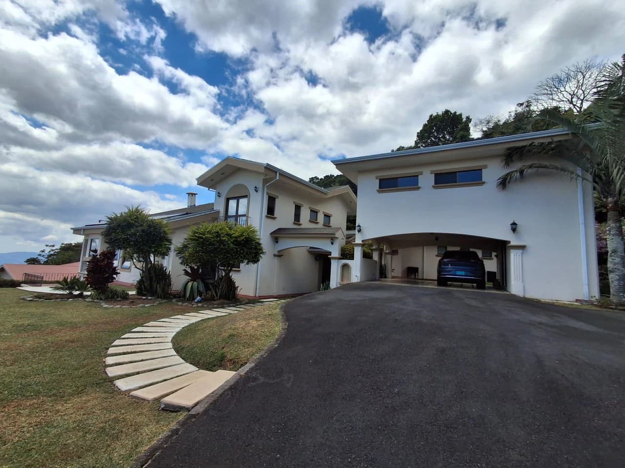 Magnificent mansion: Luxury Home + Pool, 3 Villas + Views! - photo 4