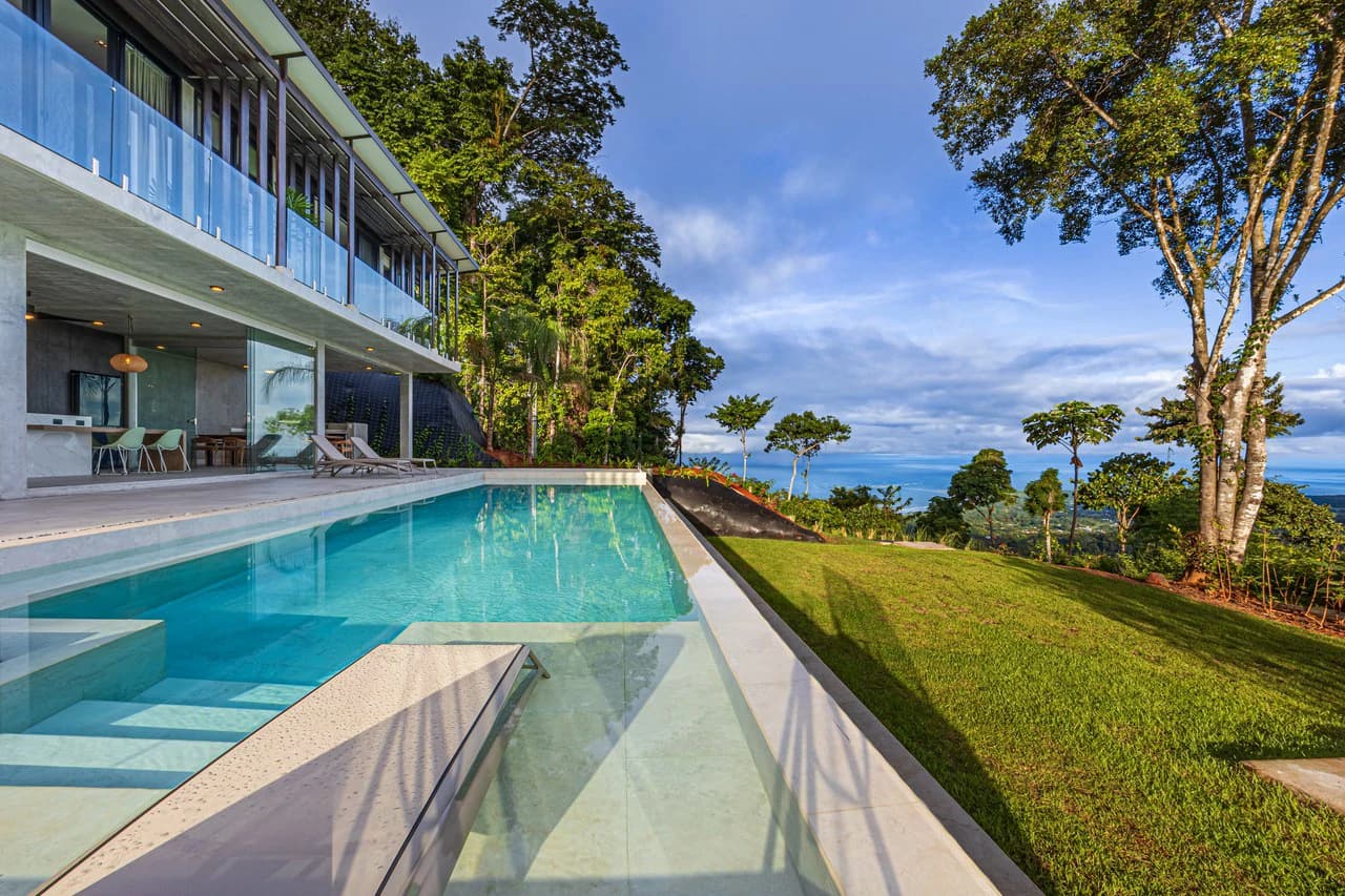 A True Estate Beyond Compare, Ocean Views For Miles: Mountain House For Sale in Uvita - photo 7