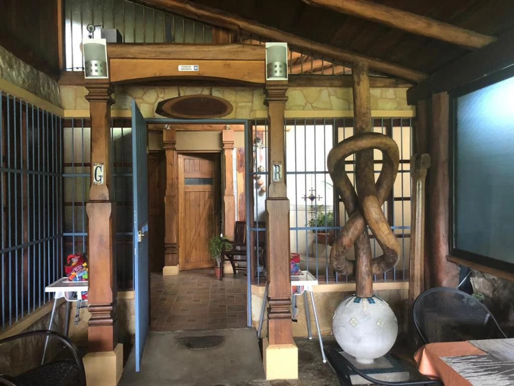 Beautiful Mountain Property for Sale in the Tourist Area of Miravalles, Currently Rented and Operating as a Restaurant – Excellent Investment Opportunity - photo 8