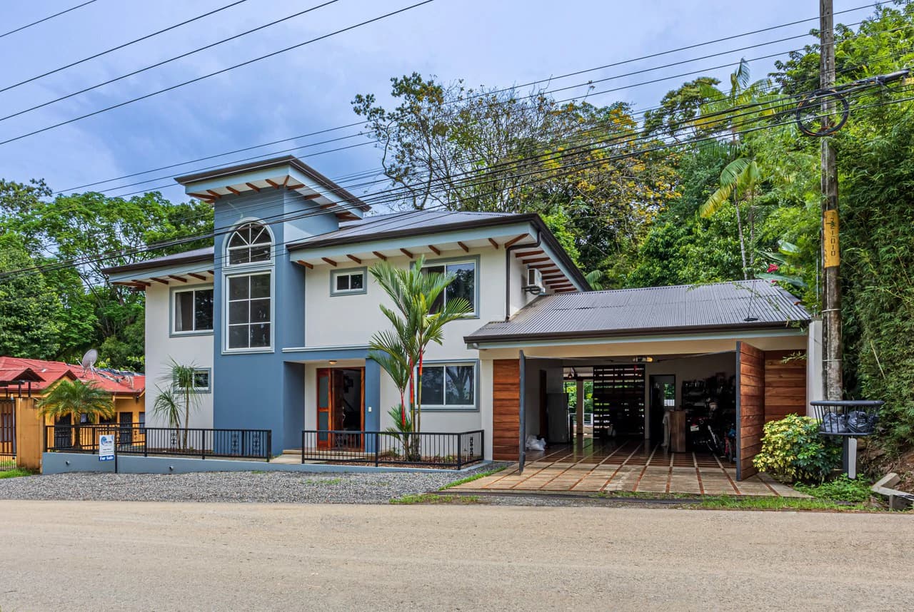 Happy Daze in Uvita: Commercial Building Opportunity in the Heart of Uvita. On Creek with Beautiful Jungle View - photo 23