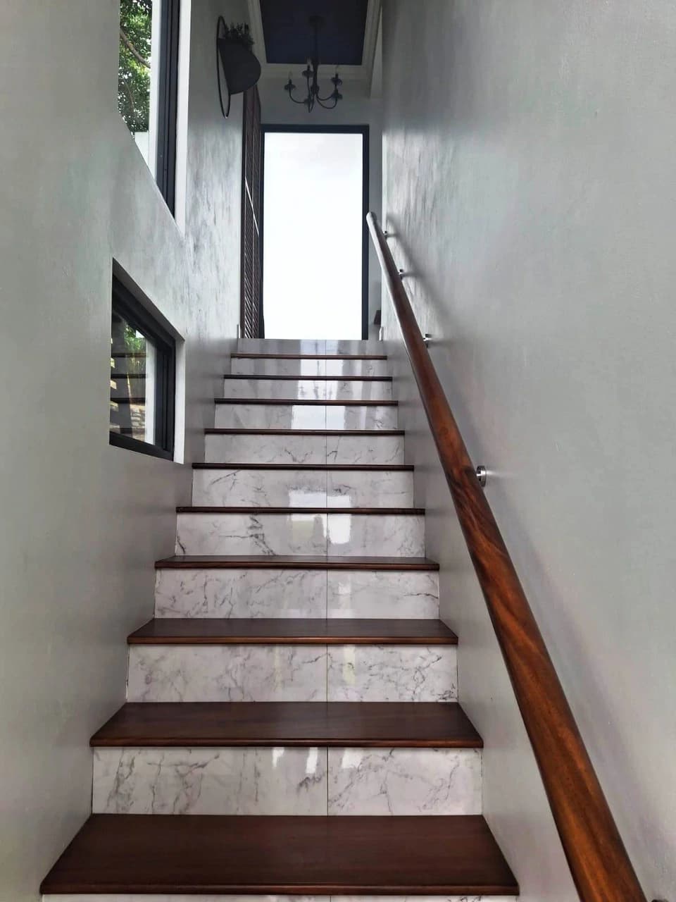 Hillside Living With Views!: Modern 3 bedroom home...Million Dollar Views! - photo 10
