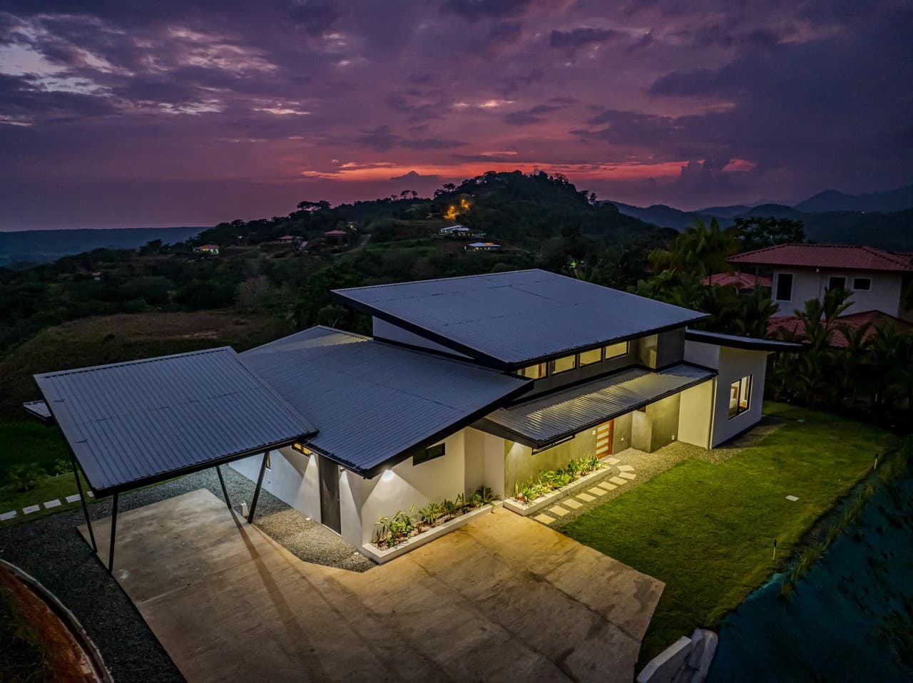 CHONTALES NEW VILLA WITH PANORAMIC OCEAN AND MOUNTAINS VIEWS: Mountain Villa For Sale in Ojochal - photo 22
