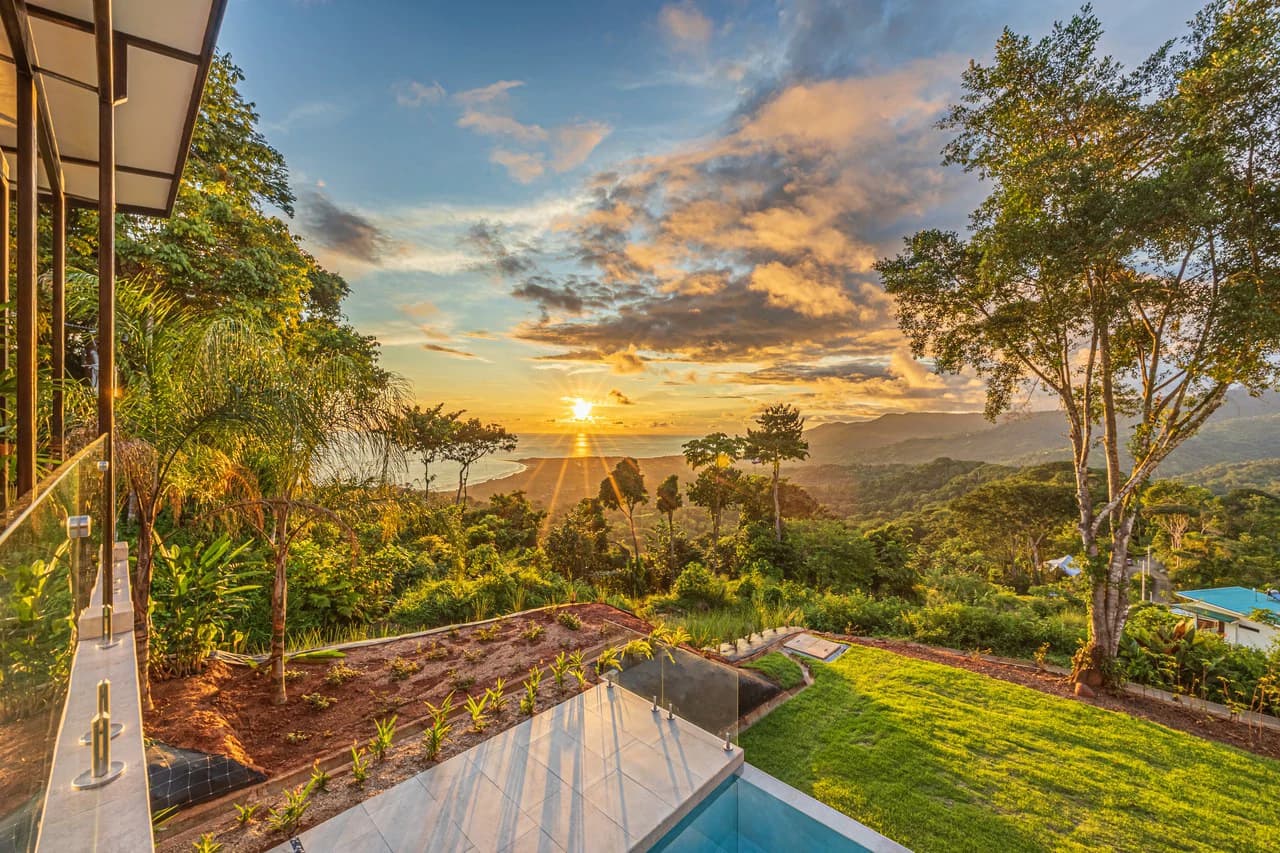 A True Estate Beyond Compare, Ocean Views For Miles: Mountain House For Sale in Uvita - photo 25