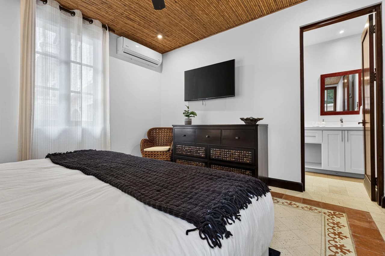 16 Avenida La Antigua: Renovated Turn- Key Living in the Heart of Las Catalinas - photo 13