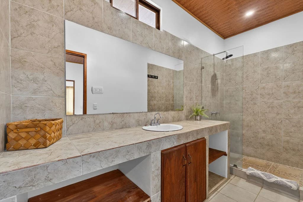 Villa Los Monos: High-Income 9-Unit Rental Property Near Playa Grande - photo 33