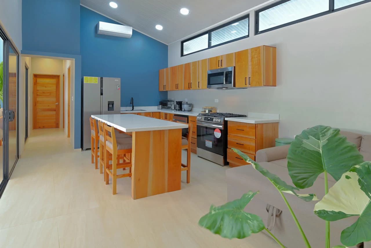 Modern Coastal Luxury: New 3-Bedroom Home Steps from South Pacific Beach: Near the Coast House For Sale in Uvita - photo 15