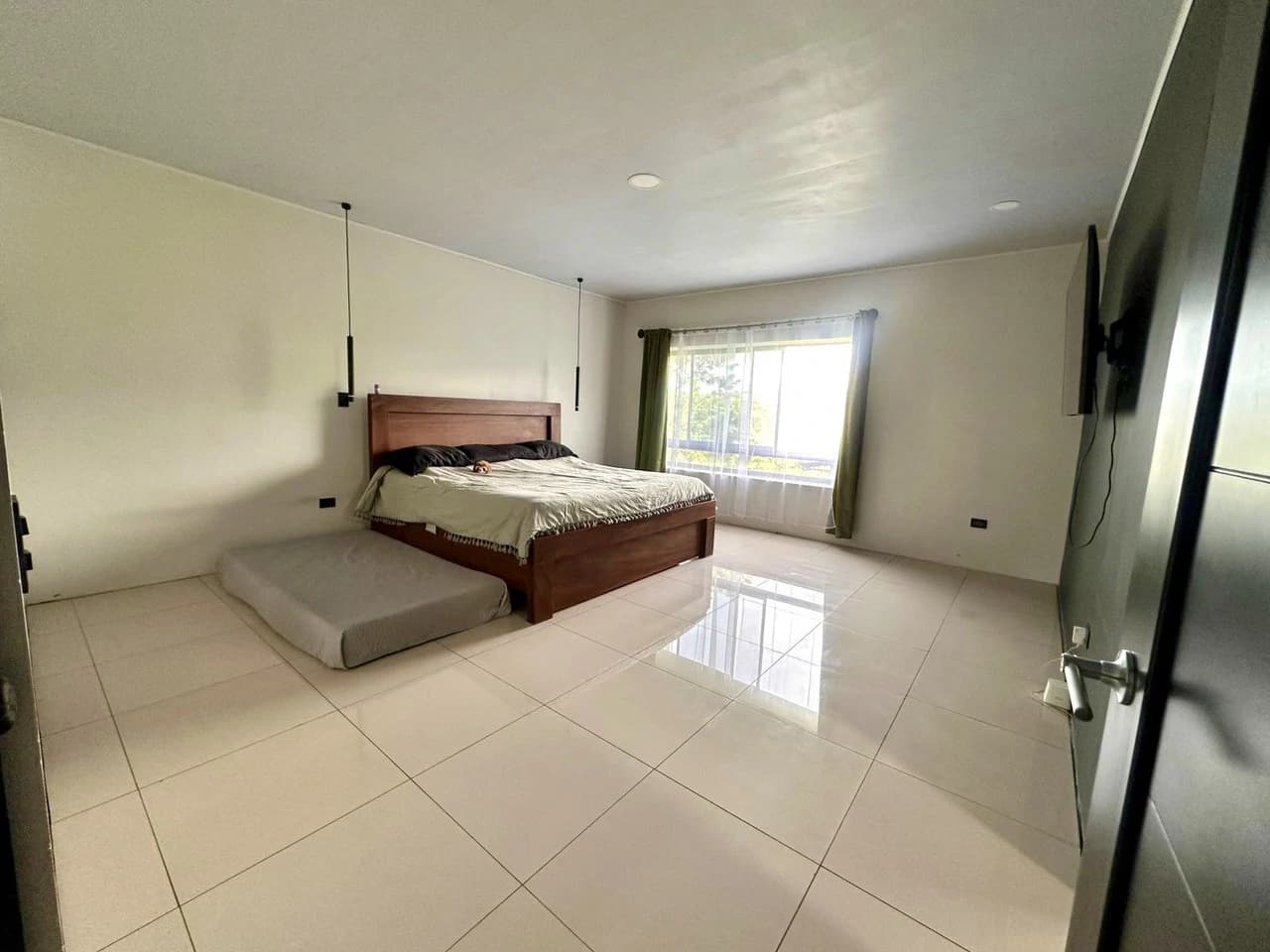 Casa 40 Grecia: Modern 4-BR Country Estate in Grecia | 4-Car Covered Garage, Solar Hot Water, First-Floor Bedroom & River Trails - photo 17
