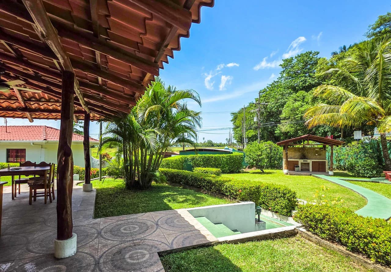 Prime Location 1bed 1bath Condo, Steps From Samara Beach - photo 14