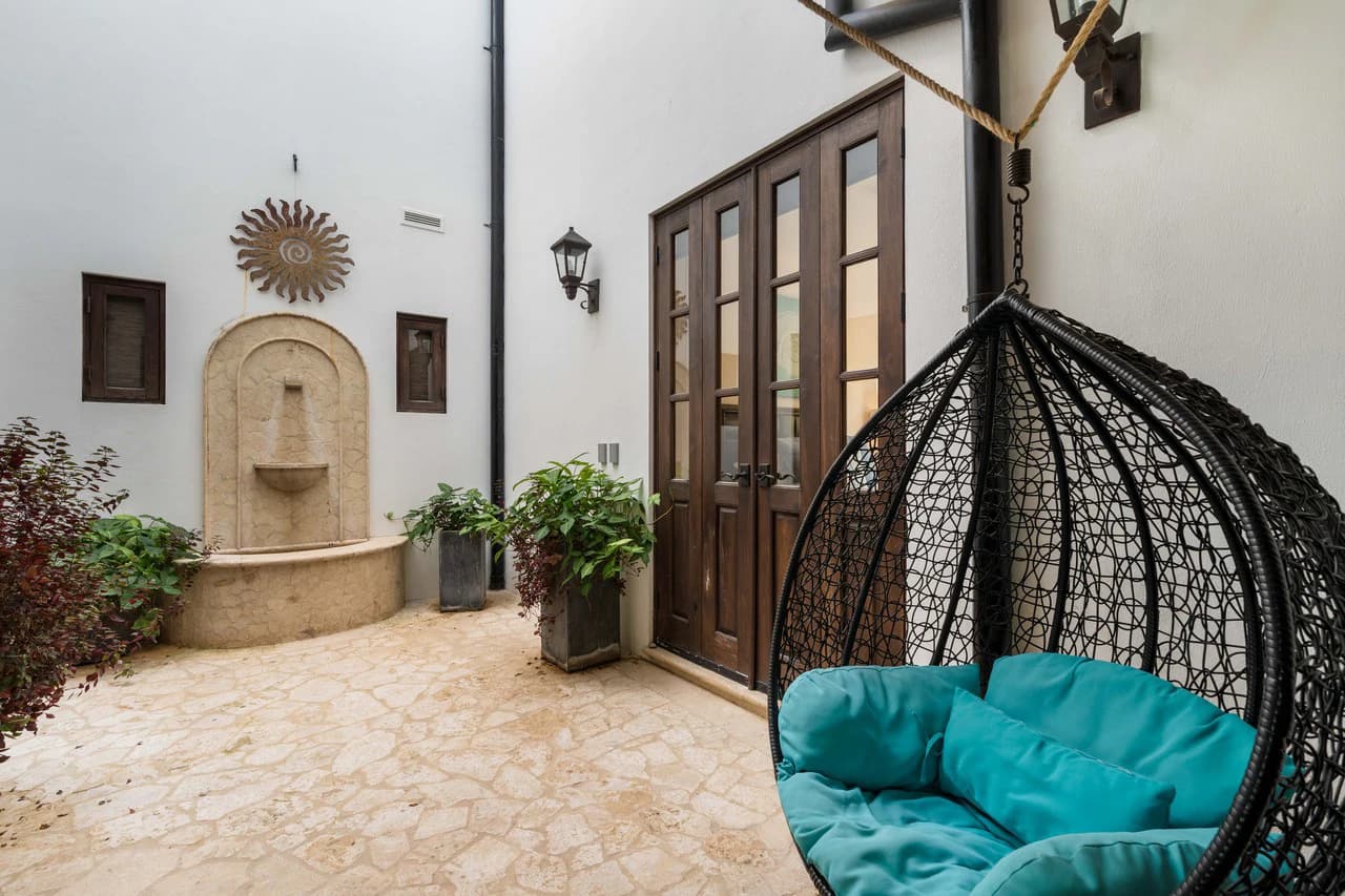 10 Plaza Carlota: A Rare Single-Level Gem in Las Catalinas - photo 10